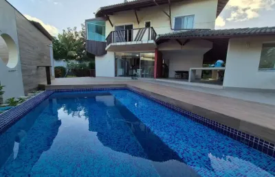 Casa de luxo à venda em busca vida, camaçari: 390 m², 4 quartos, quintal com piscina, área verde, área gourmet,  e acesso privativo à praia. segurança