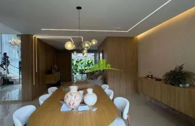 Alphaville litoral norte 1, casa alto padrão à venda 333m², 4 suítes, porteira fechada, piscina com hidro, gourmet. sofisticação e conforto no litoral