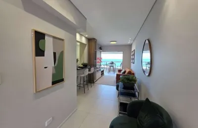 Apartamento mobiliado 2 dorm 1 suíte - sacada e vista para o mar – bairro mirim