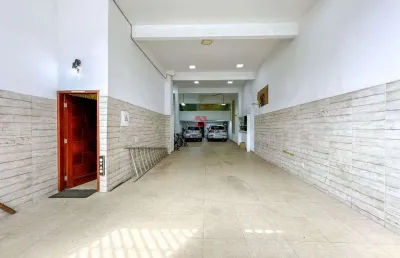 Sobrado comercial/residencial com ampla área de lazer e salão no boqueirão