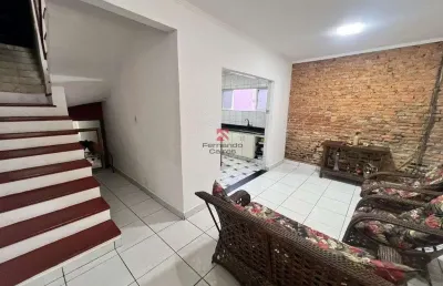 Sobrado 3 dormitórios e quintal amplo – próximo à costa machado, praia grande