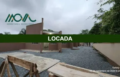 Kitnet mobiliada unidade 03, primeira locação, com um banheiro, quarto, sala e área de serviço.
