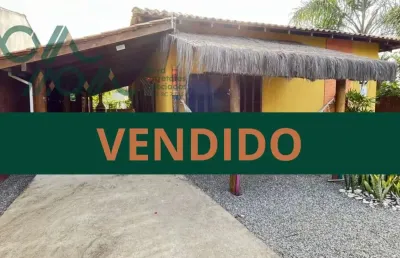 Casa à venda em itapoá sc, 3 dormitórios, próxima à praia e comércio local