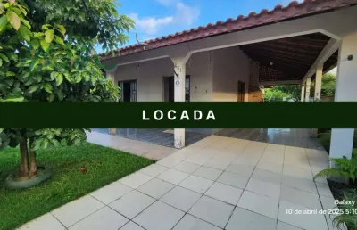 Aluguel mensal - casa com piscina no balneário princesa do mar