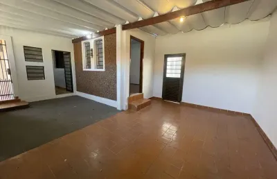 Casa com 2 quartos para alugar na Rua Marçal de Arruda Campos, 3-84, Vila Lemos, Bauru