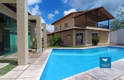 Casa em condomínio no eusébio, amplo lote de esquina com 915m2, móveis projetados, deck, piscina e mini campo privativos, 330m2, 03 suítes, master com closet, gabinete, 06 vagas