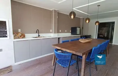 Casa duplex com energia solar, móveis projetados, piscina e amplo deck em rua pública na região central eusébio, 180m2, 03 suítes, gabinete, sala com 02 ambientes, varanda, 04 vagas