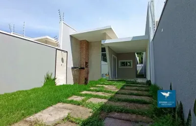 Casa plana com varanda gourmet em rua sem saída e fino acabamento, próximo aos shoppings no bairro amador em eusébio, 90m2, 03 quartos, sendo 02 suítes (01 reversível), 02 vagas