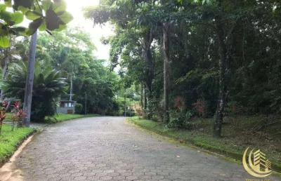 Terreno plano com 1035 m² com vista panorâmica, em condomínio de alto padrão na praia das toninhas, ubatuba.