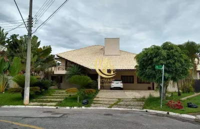 Excelente sobrado em condomínio de luxo, com 4 suítes, 1 suíte master com closet e hidromassagem.
