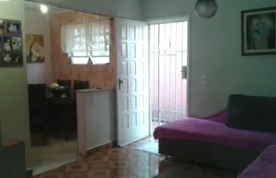 São  2 sobrados independentes em terreno de 146 m². 150 mts2 de área construída. garagem coberta com 3 vagas