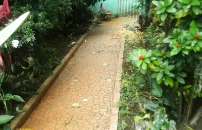 Casa com ótimo terreno na vila prudente com 225,00mts²,  11mts. de frete por 25,5 mts da frente aos fundos do lado esquerdo e 25,5mts. da frente ao fundos do lado esquerdo por 7.00mts.