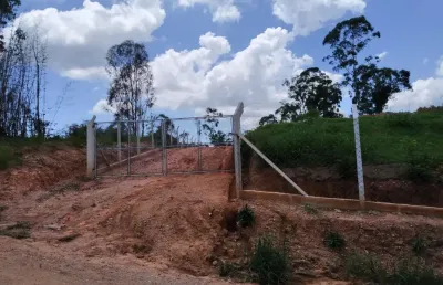Terreno em jundiaí, no bairro caxambu, com 2270mts² trata-se de amplo terreno para construção de chácara ou galpão, composto de 2 grandes platôs terraplanados e uma área de pomar aos fundos.