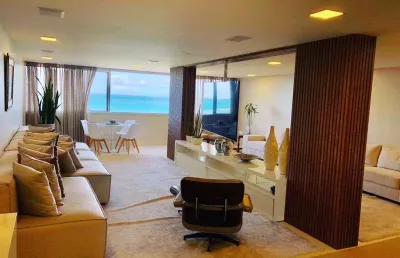 Apartamento com 220 metros a beira mar de ponta verde