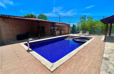Casa com 5 quartos + campo de futebol em condomínio fechado
