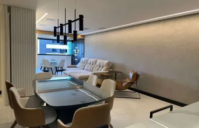 Apartamento na ponta verde todo mobiliado com 3 suítes ideal para família