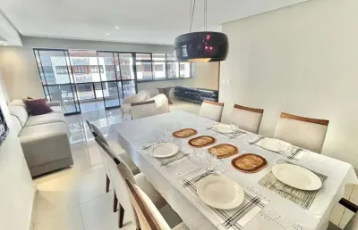 Apartamento com 4 quartos sendo 3 suítes todo reformado a 2 quadras da praia 
