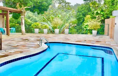 Casa no condomínio aldebaram beta com 4 suítes + piscina com amplo espaço