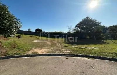 Terreno amplo  em condomínio em caçapava com 539 metros com leve aclive.
