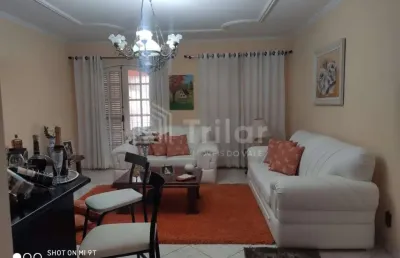 Excelente casa com edícula no vista verde! 03 dormitórios (01 suíte)