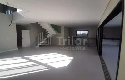 Majestoso e amplo sobrado em condomínio fechado com 4 suítes sendo 1 master com hidromassagem