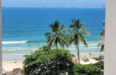 Apartamento alto padrão com  2 dormitórios com vista mar, á 100 metros do mar - pitangueiras-guarujá/sp.