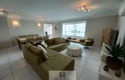 Apartamento alto padrão, 4 dormitórios sendo 1 suíte, à menos de 100 metros do mar, na praia em pitangueiras-guarujá/sp