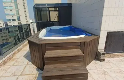 Cobertura duplex,4 dormitórios, terraço com piscina e churrasqueira ,lado praia da enseada-guarujá/sp.