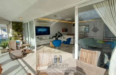 Apartamento alto padrão com 6  dormitórios sendo 2 suítes ,  vista total para a praia de todos os ambientes, em pitangueiras - guarujá/sp.