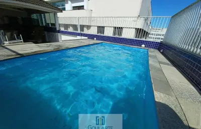 Apartamento alto padrão, 2 dormitórios sendo 1 suíte, condomínio com área gourmet e piscina, à menos de 100,00 metros do mar, pitangueiras-guarujá/sp.