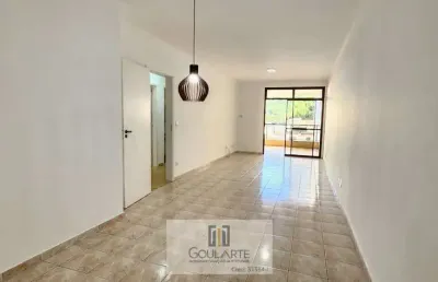 Apartamento reformado com 3 dormitórios sendo 1 suíte, na praia da pitangueiras - guarujá/sp.