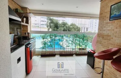 Apartamento alto padrão com acesso a sacada gourmet, 2 dormitórios climatizados sendo 1 suíte, lazer no condomínio - astúrias -guarujá/sp.
