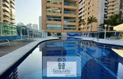Apartamento alto padrão com acesso a sacada gourmet, 2 dormitórios climatizados sendo 1 suíte com acesso a sacada, lazer no condomínio - astúrias -guarujá/sp.
