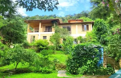 Encantadora chácara no ecovila clareando em piracaia
