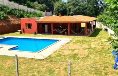 Chácara em condomínio exclusivo em atibaia-sp, bairro portão: 2 quartos, 1 suíte, 2 salas, 4 banheiros, 4 vagas, 120m². venha conhecer!