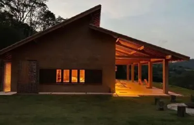 Chácara de luxo à venda em piracaia-sp  2 quartos, 2 suítes, 3 salas, 3 banheiros, 5 vagas de garagem  represa jaguari
