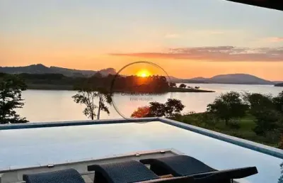 Casa de alto padrão em condomínio com acesso para represa - piracaia