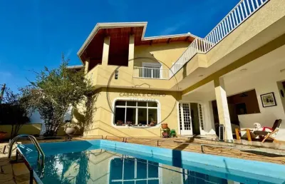 Casa à venda com 04 dormitórios em bairro nobre de atibaia
