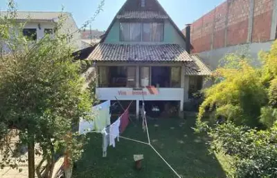 Casa à venda em araucária - luxuosa residência próxima ao colégio szymanski | vivalar imóveis
