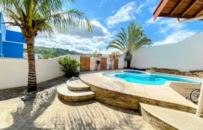 Casa em condomínio de luxo em bosque, vinhedo-sp: 3 quartos, 1 suíte, 3 salas, 4 banheiros e 6 vagas de garagem!