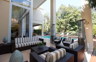 Oportunidade única! casa de alto padrão em condomínio de luxo em campinas-sp, com 4 suítes, 3 salas e 10 vagas de garagem.
