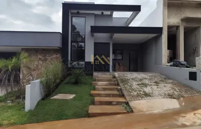 Casa espaçosa em condomínio fechado no bairro santa marta