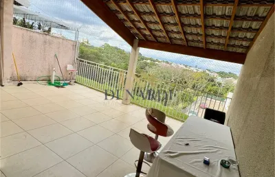 Arte de viver: sobrado de luxo com vista para o lago