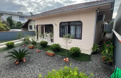 Casa com 3 quartos à venda no Iririú, Joinville 