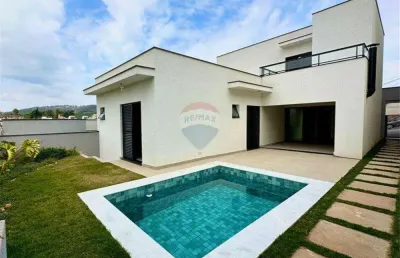 Maravilhosa residência à venda em condomínio fechado