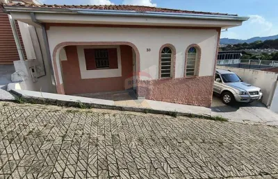 Casa com 3 quartos à venda na Travessa Eduardo Caetano de Moura, 30, Centro, Bragança Paulista
