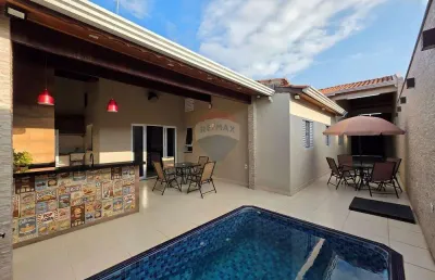 Casa à venda em bragança paulista com piscina e área gourmet, próxima ao centro