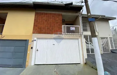 Casa a venda no jardim são lourenço com 3 dormitórios, sendo 1 suíte com varanda