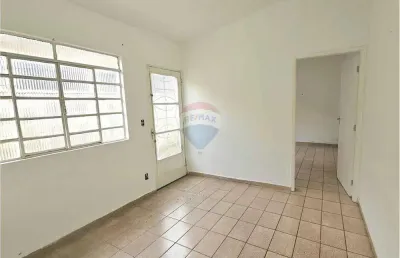 Casa com 1 quarto para alugar na Rua Doutor José Hermenegildo Pereira Guimarães, 207, Lavapés, Bragança Paulista