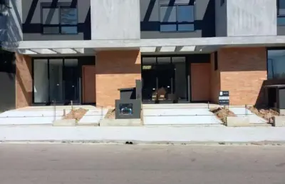 Casa para venda em garopaba, centro, 2 dormitórios, 2 suítes, 1 vaga